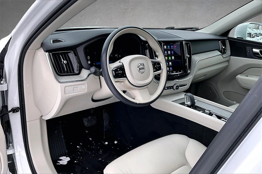 2023 Volvo - image 16