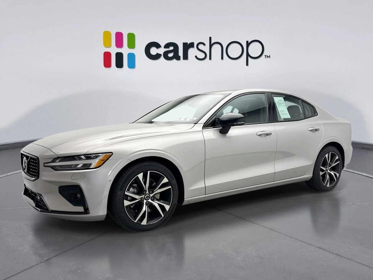 2024 Volvo S60 B5 Plus Dark Theme's photo