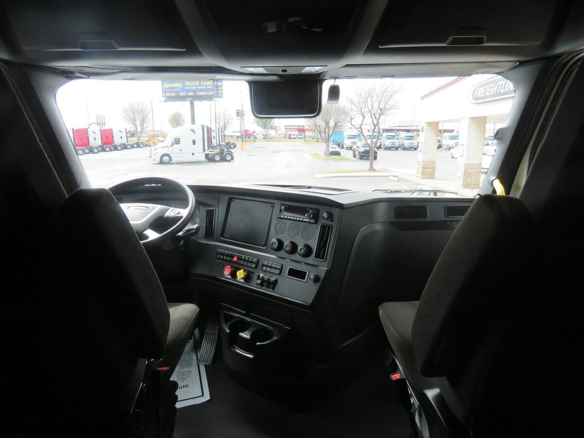 2024 Freightliner Cascadia - image 19