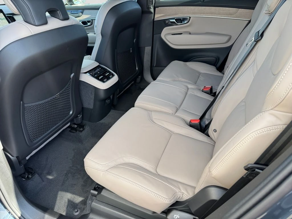 2026 Volvo - image 10