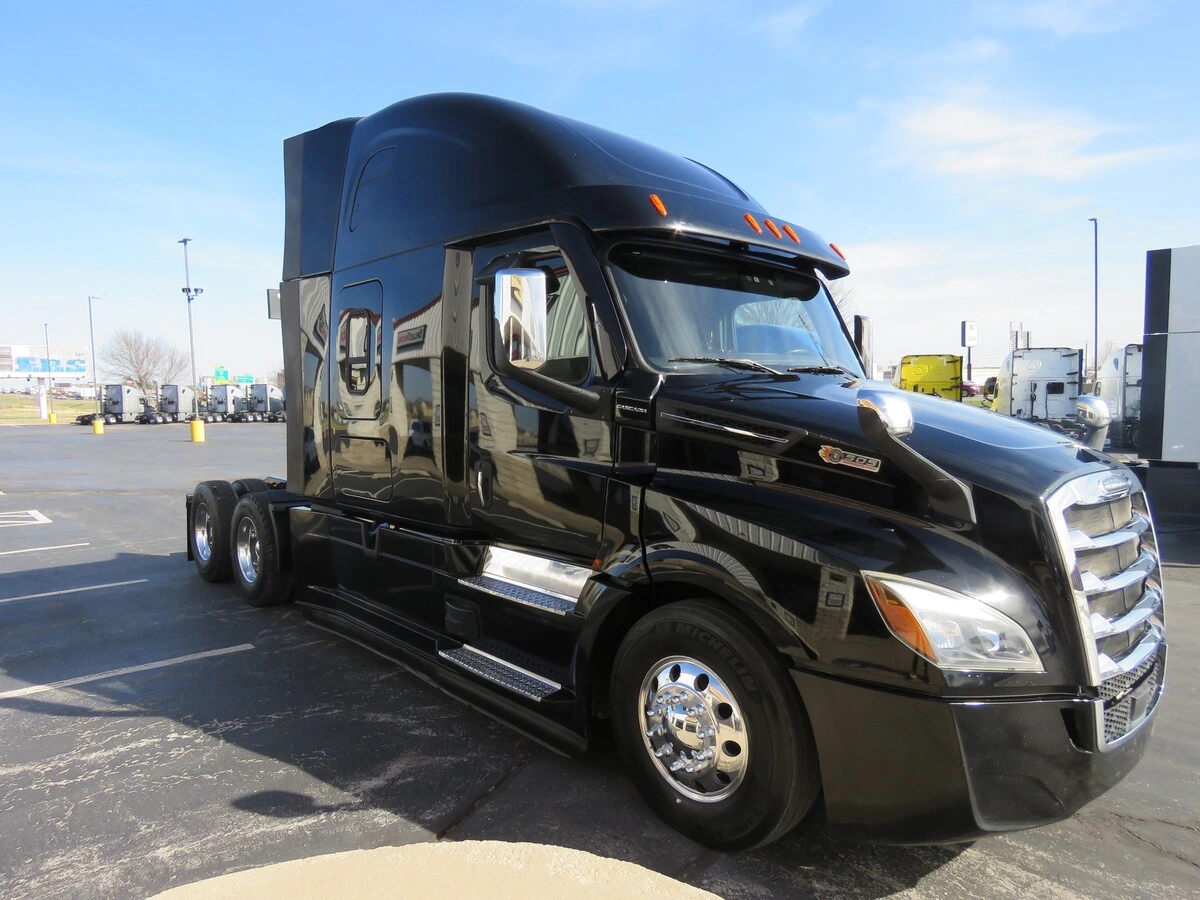 2022 Freightliner Cascadia - image 10