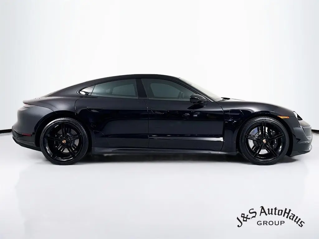 2021 Porsche Taycan Turbo photo 8