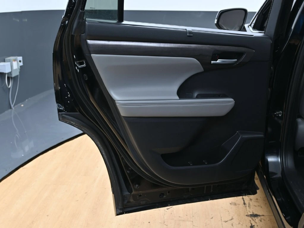 2022 Toyota Highlander Platinum - Photo 34