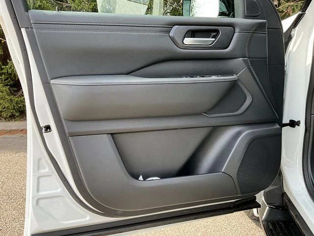 2026 Nissan Armada SV - Photo 22