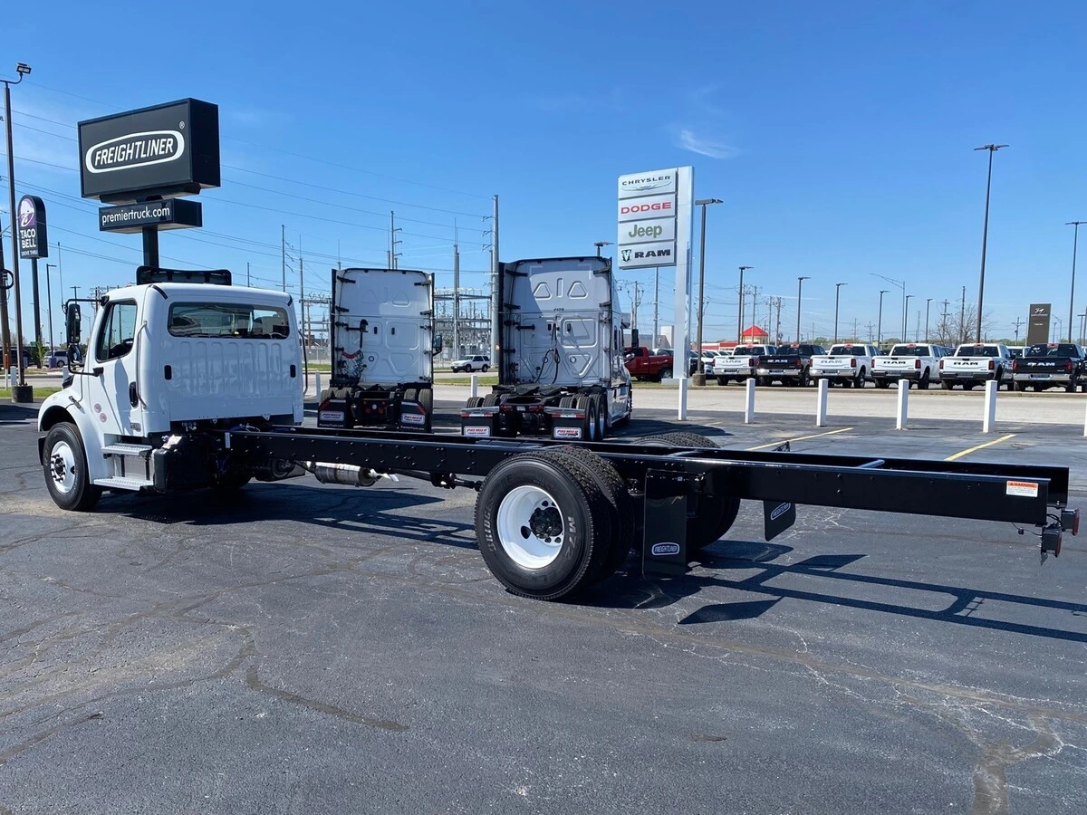 2027 Freightliner M2 106 - image 3