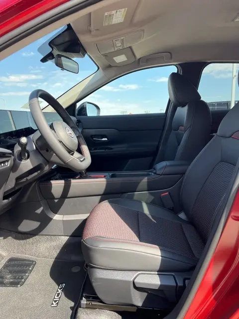 2026 Nissan Kicks SR photo 9