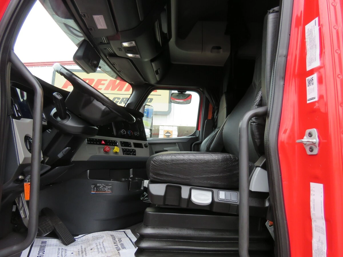 2022 Freightliner Cascadia - image 12