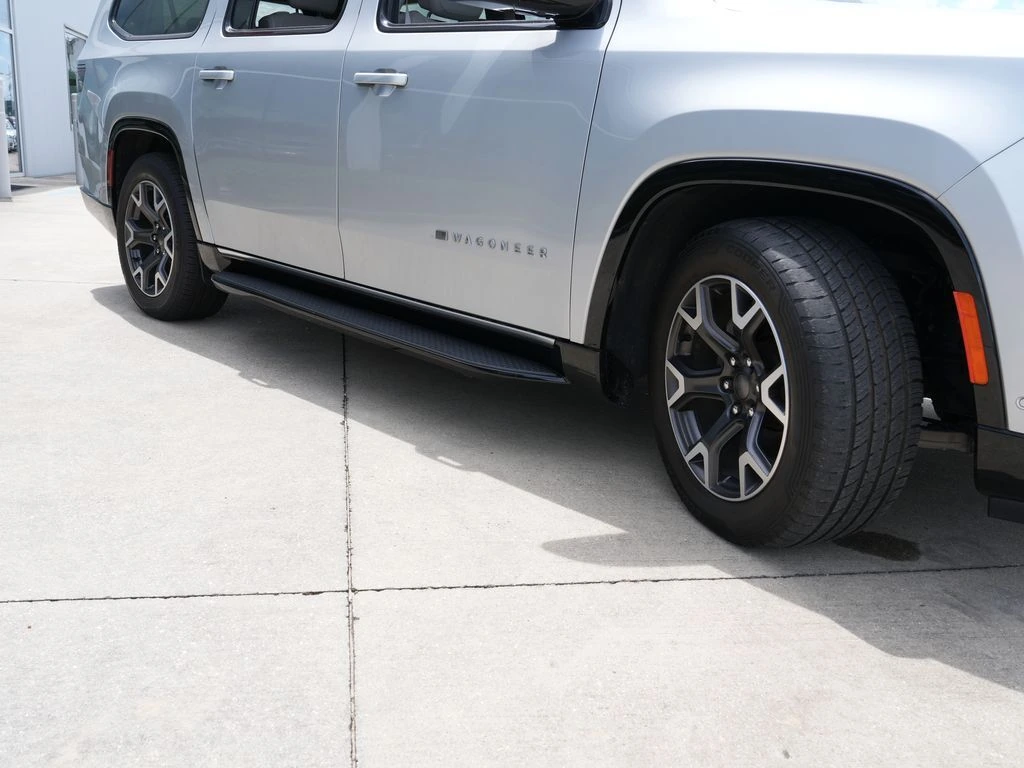 2023 Jeep Wagoneer L Series III - Photo 12