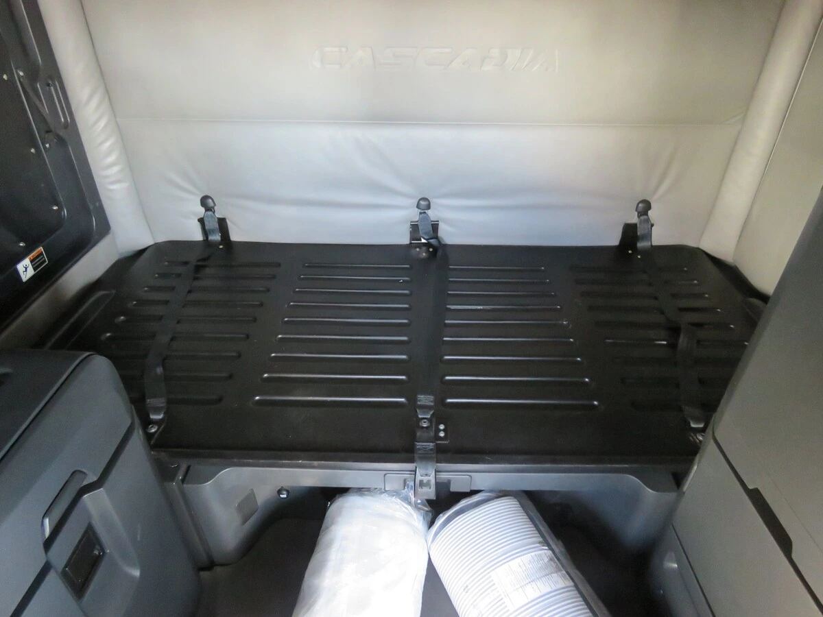 2022 Freightliner Cascadia - image 17