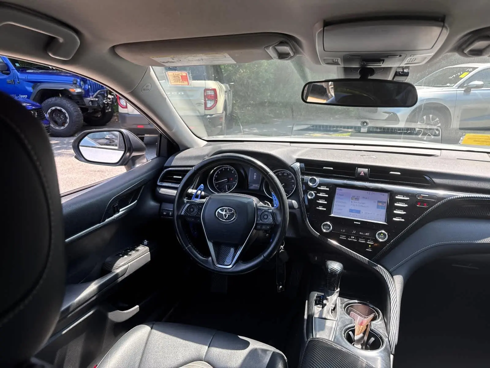 2020 Toyota Camry SE photo 31