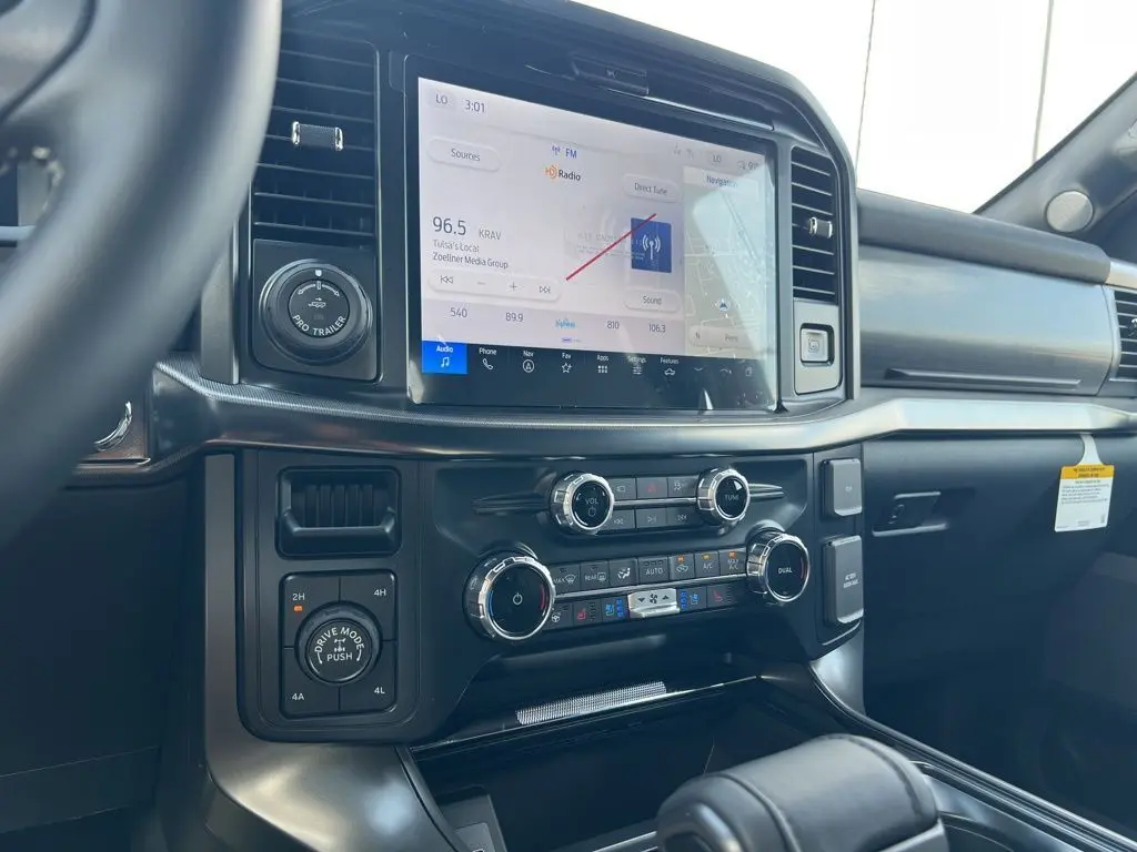 2025 Ford F-150 Lariat photo 19