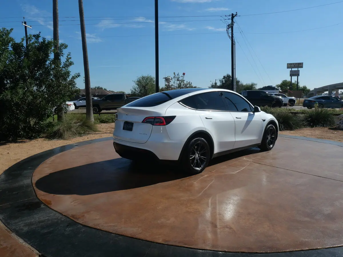 Used 2025 Tesla Model Y Long Range with VIN 7SAYGDEE6SF302376 for sale in San Juan, TX