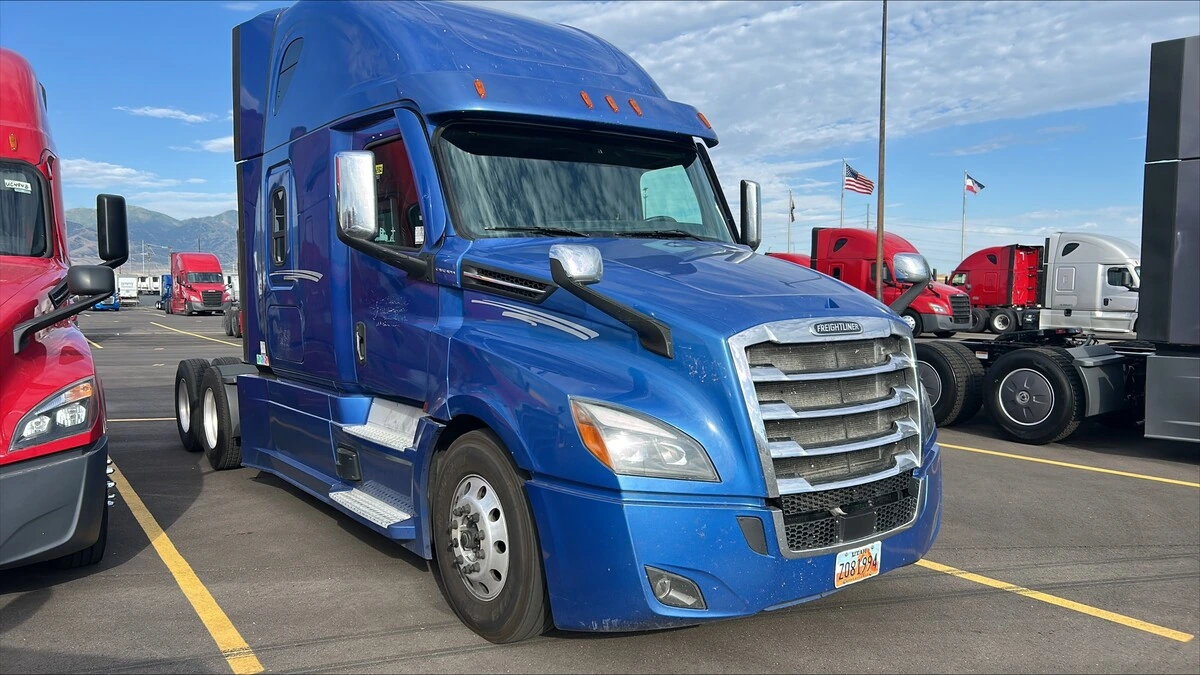 2023 Freightliner Cascadia — photo 5
