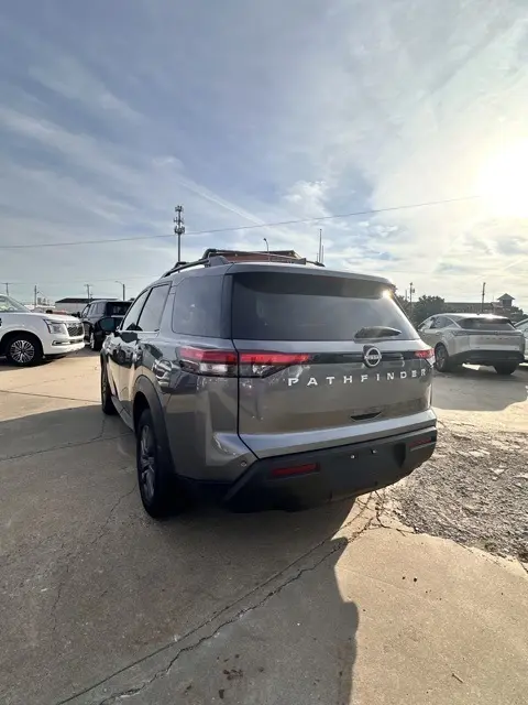 2025 Nissan Pathfinder SV photo 3
