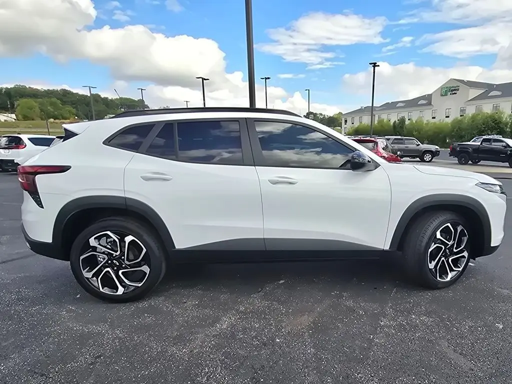 2024 Chevrolet Trax photo 13