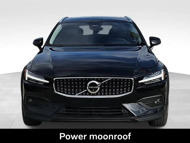 2025 Volvo - image 12