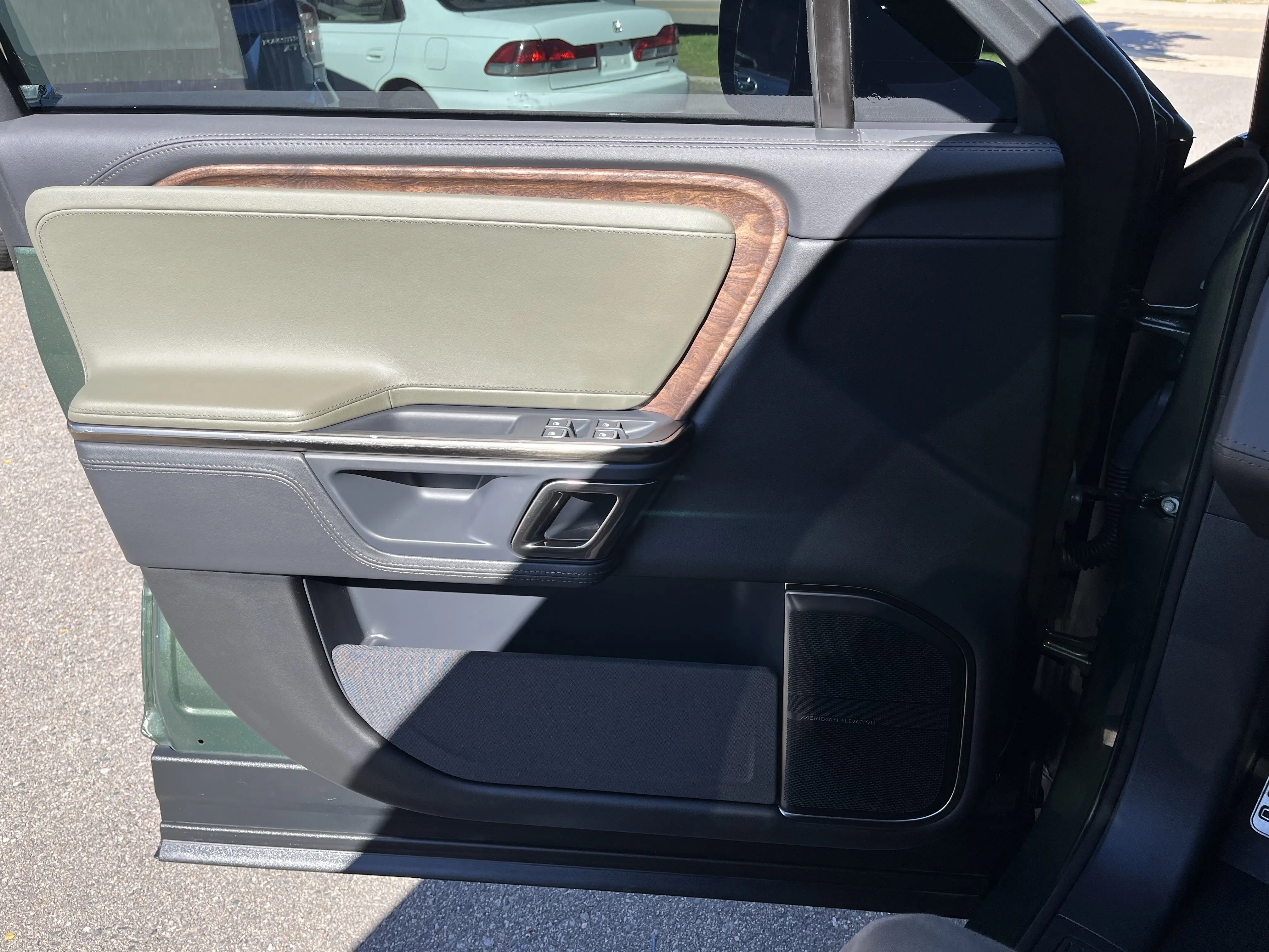 2022 Rivian R1T Adventure photo 18