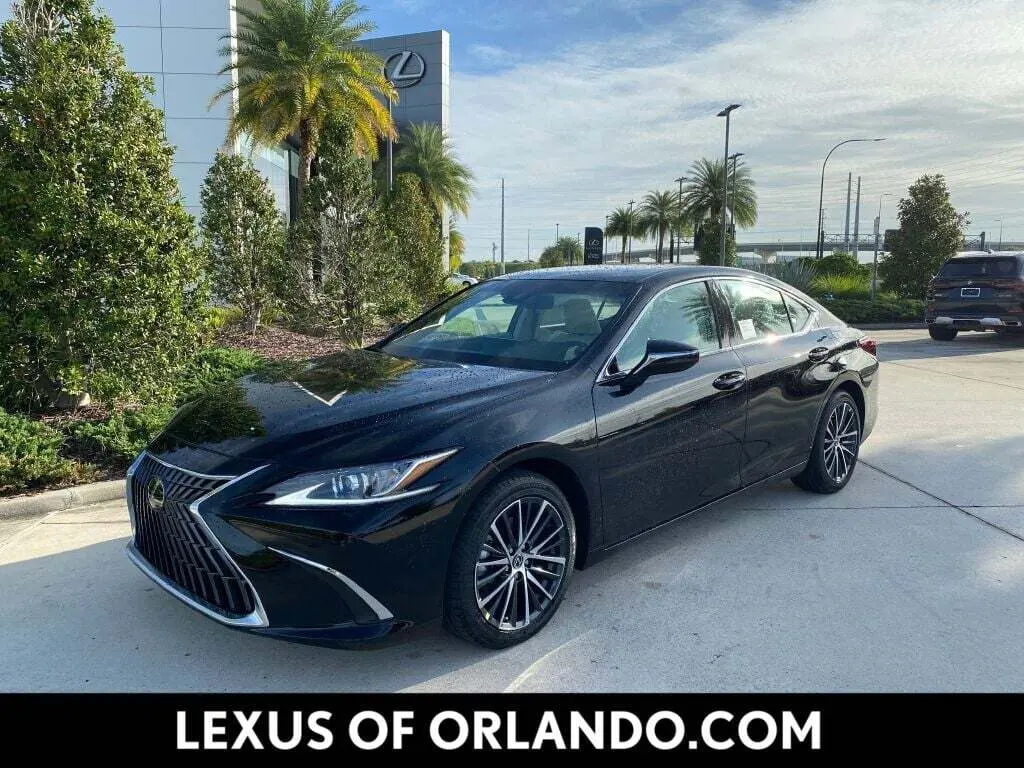 2025 Lexus ES 350's photo