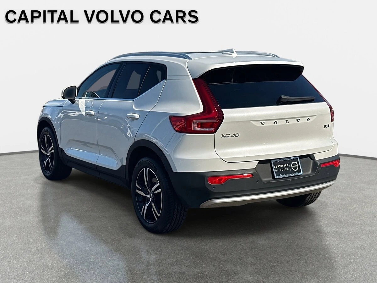 2025 Volvo - image 7