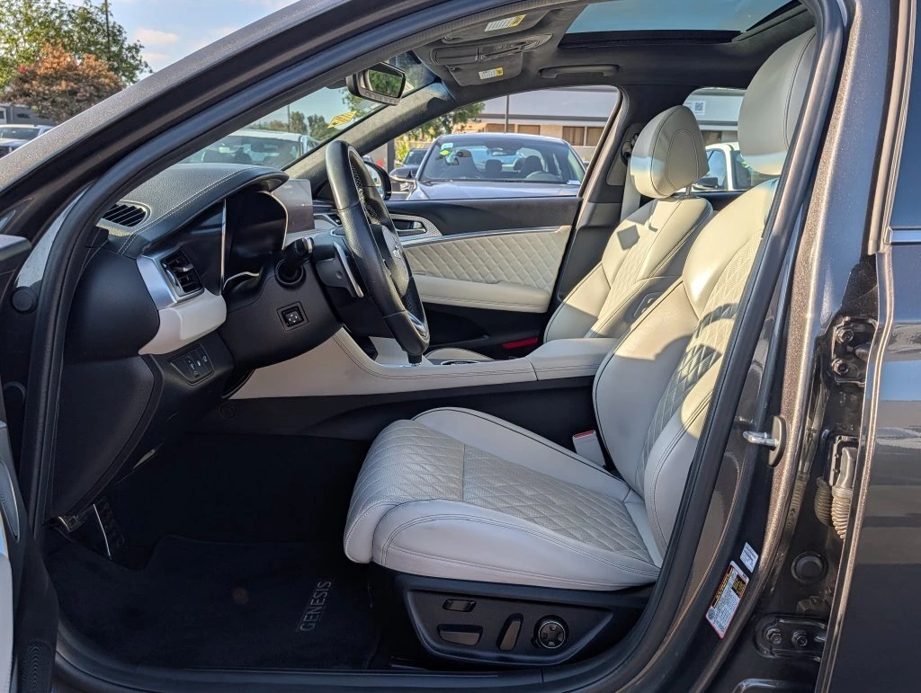 2023 GENESIS G70 Standard - Photo 10