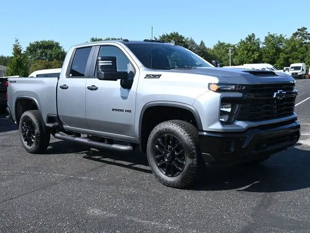 2026 Chevrolet Silverado 2500HD Custom photo 2