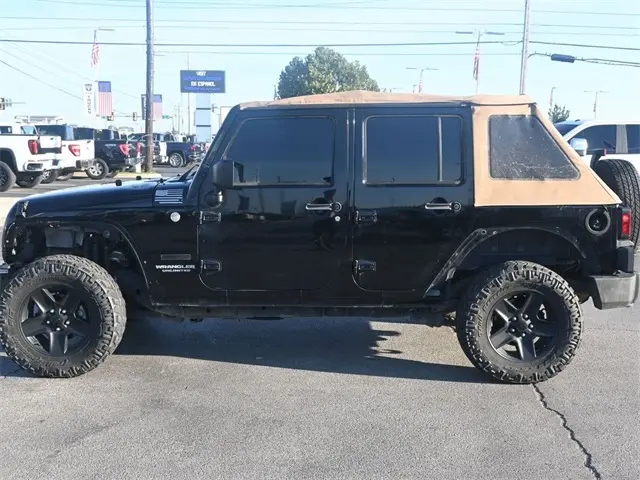 2010 Jeep Wrangler Unlimited X photo 2