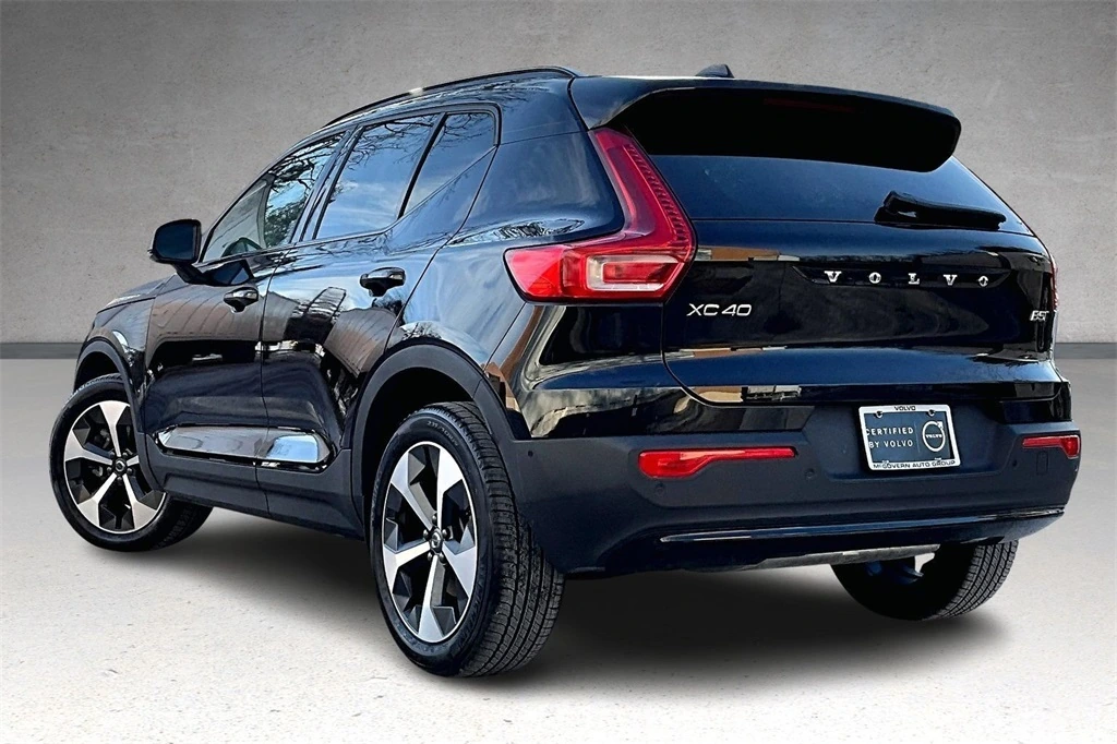 2026 Volvo - image 4