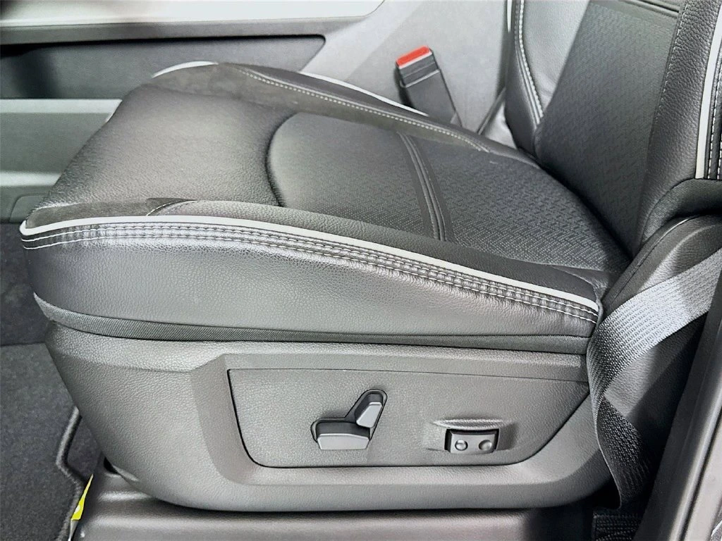 2026 RAM 3500 Laramie - Photo 21