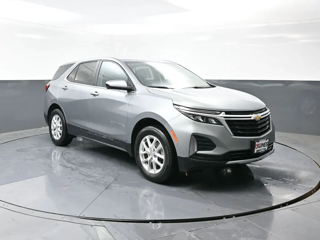 2024 Chevrolet Equinox LT photo 2