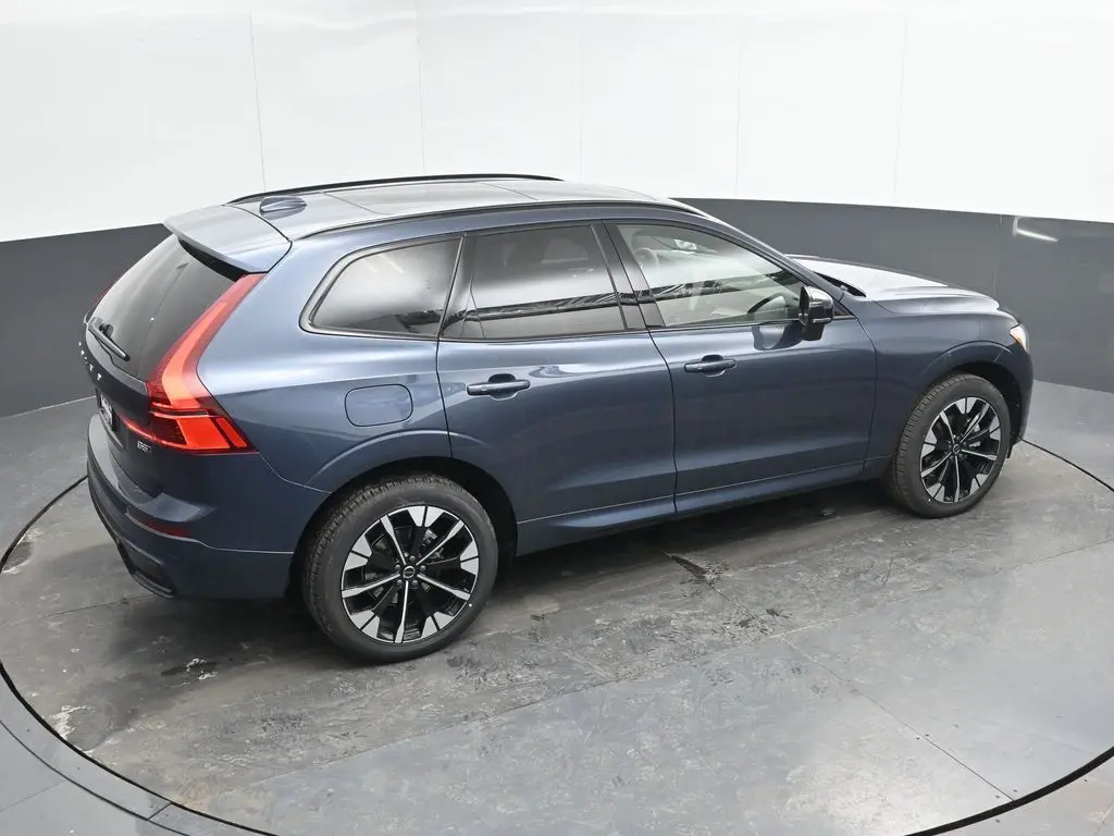 2026 Volvo - image 30