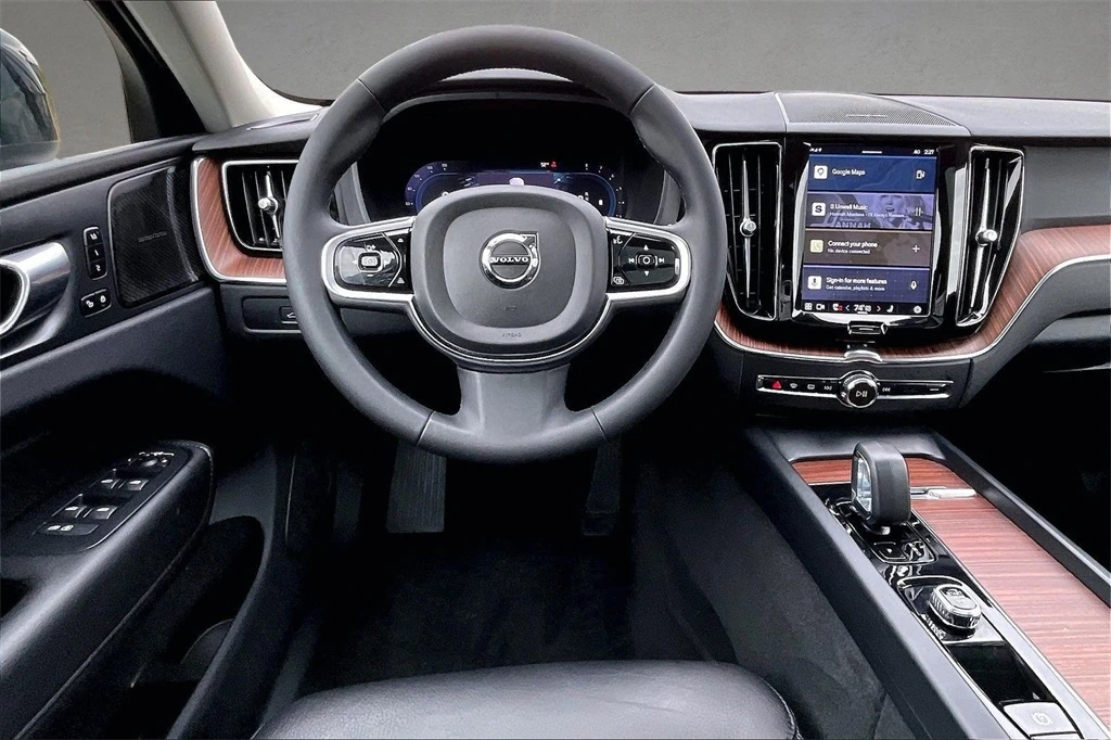 2023 Volvo - image 8