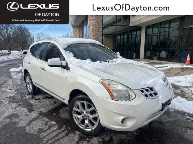 2013 Nissan Rogue SV's photo