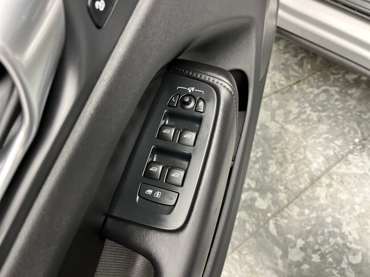 2024 Volvo - image 8