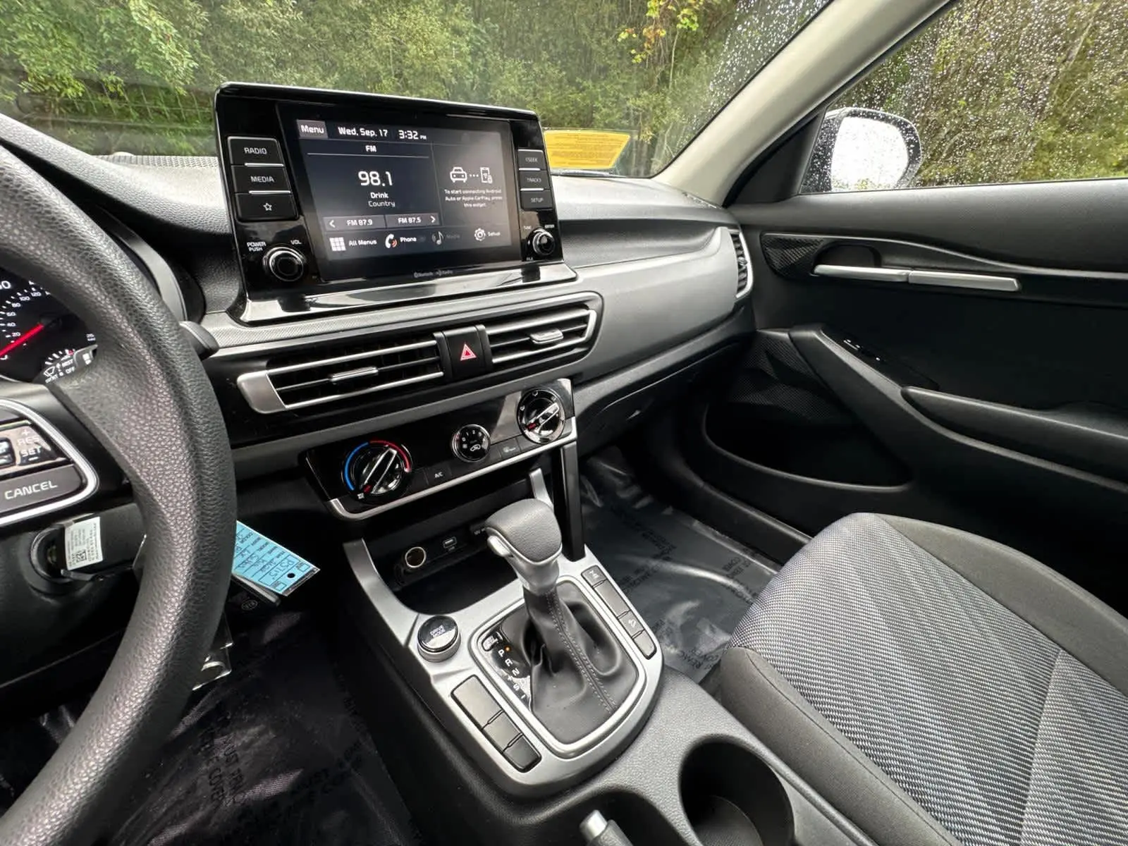 2022 Kia Seltos LX photo 20