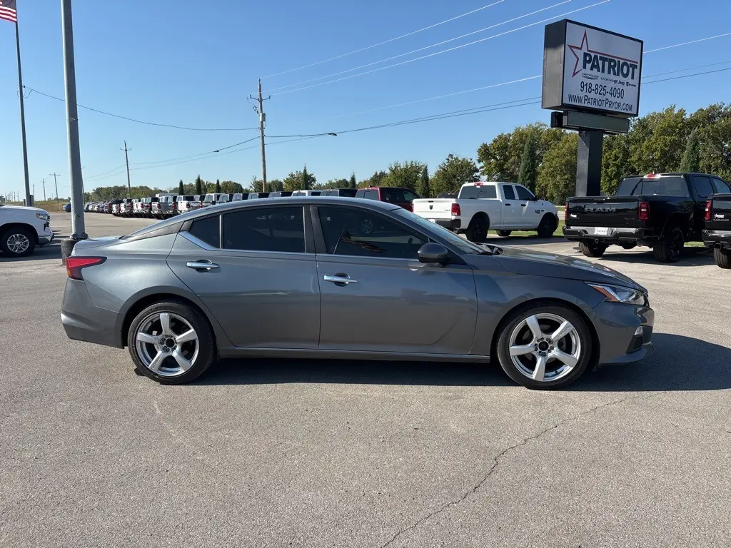 2020 Nissan Altima 2.5 S photo 2