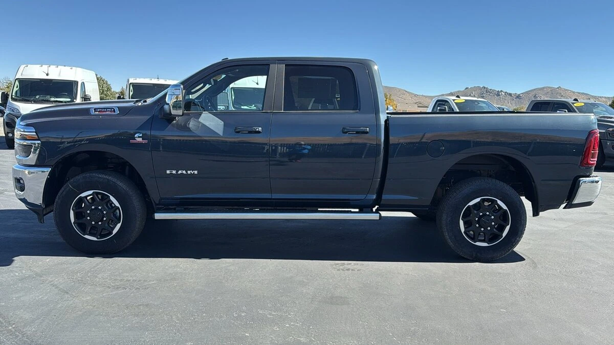 2026 RAM 3500 Laramie - Photo 6