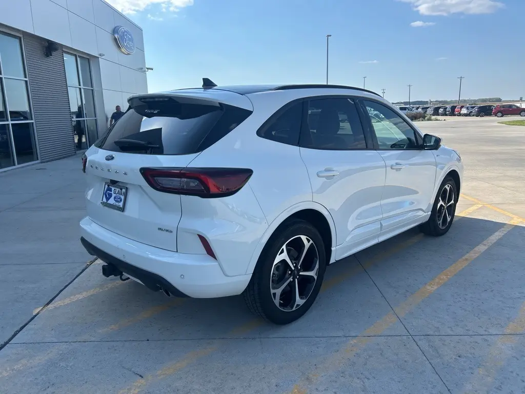 2023 Ford Escape ST-Line Select photo 3