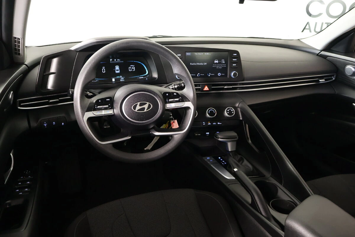 Used 2025 Hyundai Elantra SE with VIN KMHLL4DG3SU041958 for sale in Shawnee, OK