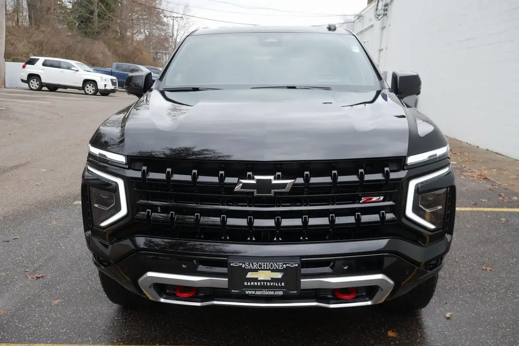 2026 Chevrolet Suburban Z71 photo 3