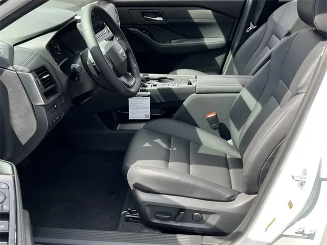 2026 Nissan Rogue SV photo 17
