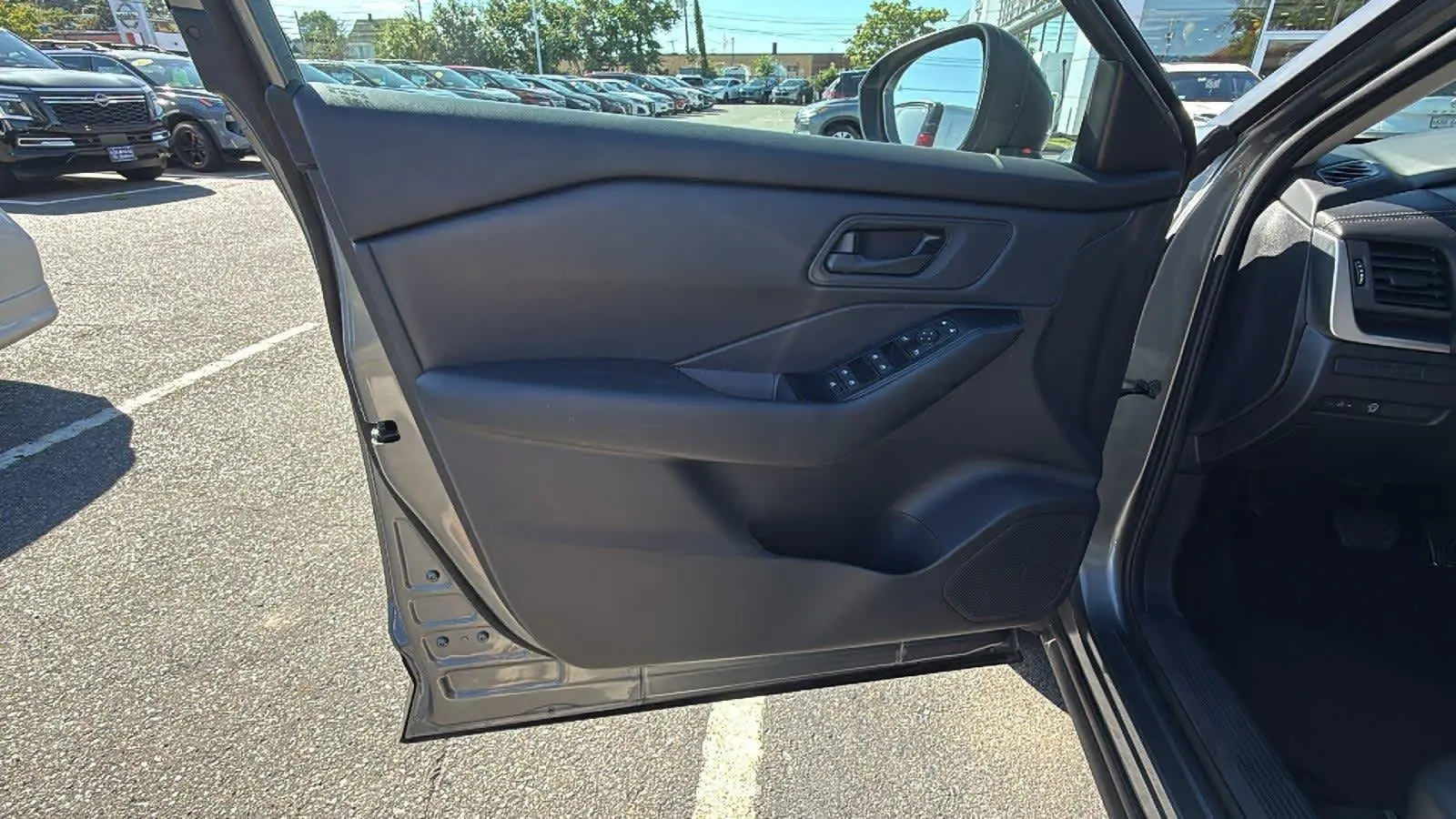 2024 Nissan Rogue S photo 9