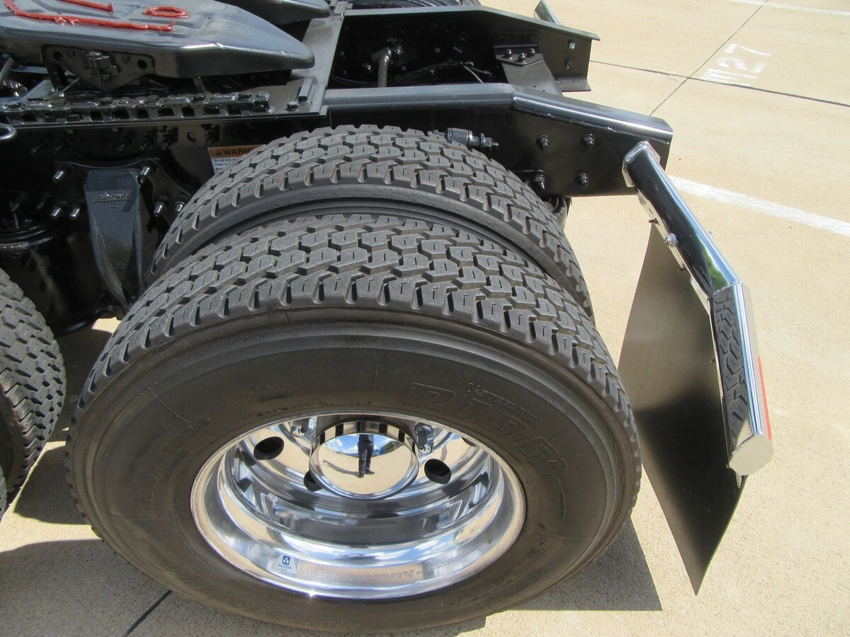 2023 Freightliner Cascadia - image 12