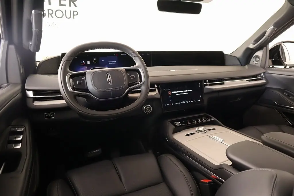 2025 Lincoln Navigator L Reserve photo 2