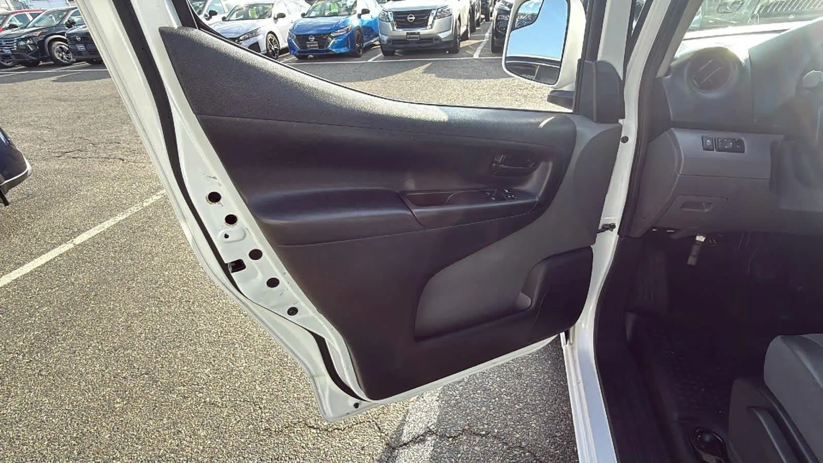 2020 Nissan NV200 SV photo 8