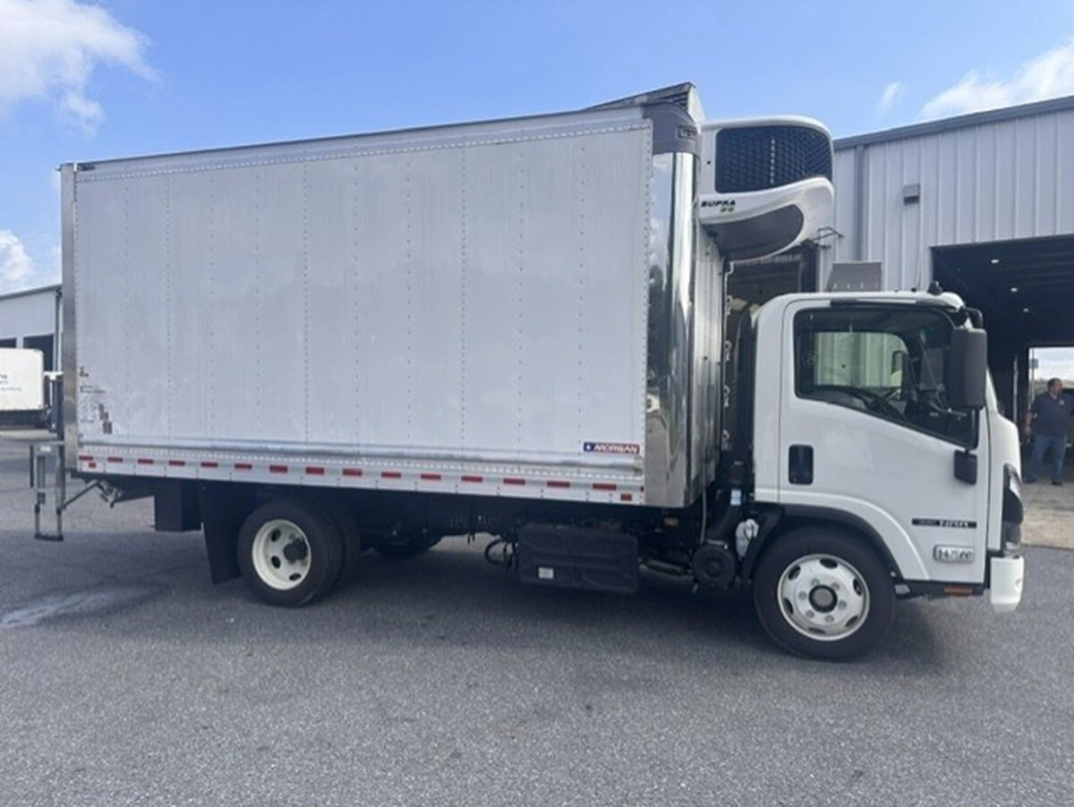 2025 Isuzu NRR in Harrisburg, PA — photo 5