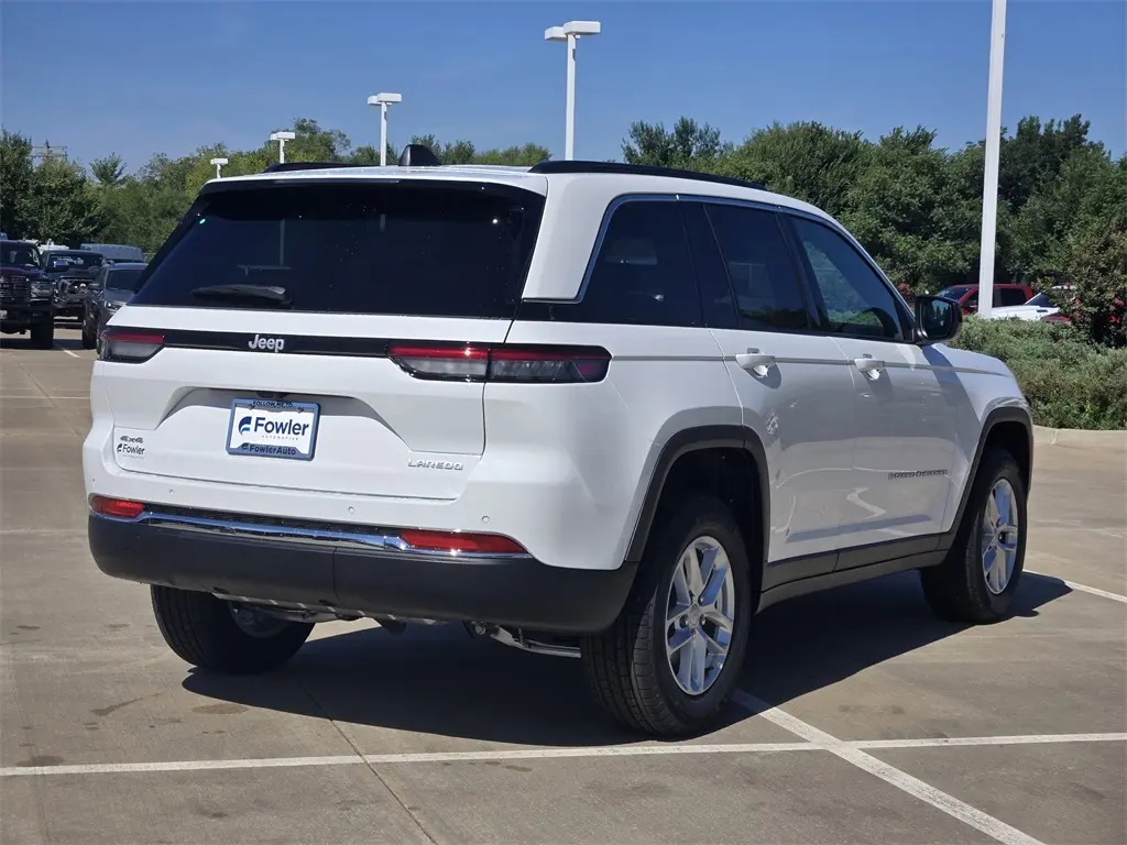 2025 Jeep Grand Cherokee Laredo X photo 4