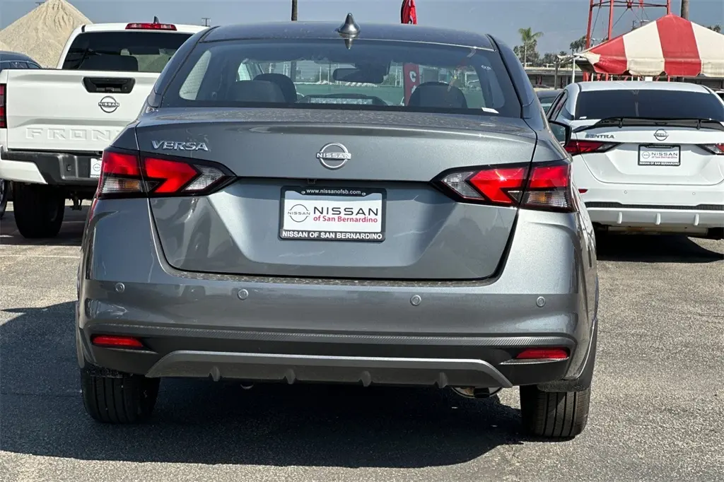 2025 Nissan Versa 1.6 SV photo 4