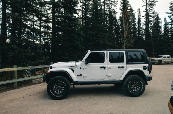 Recognize the signs of a failing alternator to avoid car troubles. Pella Motors offers insights and solutions for keeping your ride smooth and reliable.
