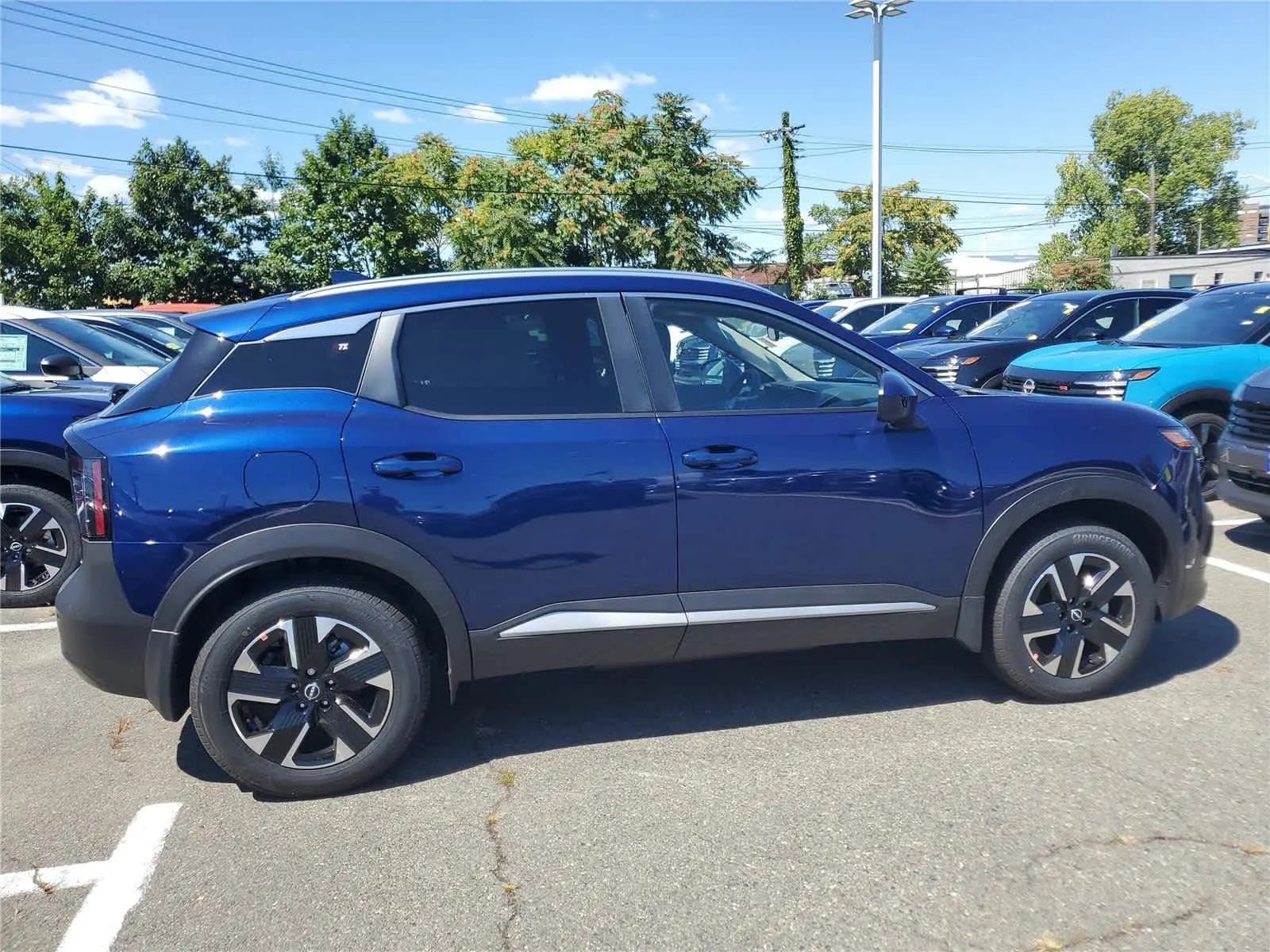 2025 Nissan Kicks SV photo 6