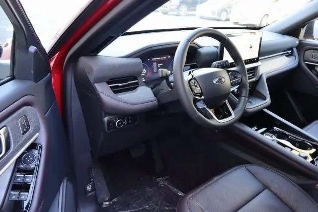 2025 Ford Explorer Platinum photo 2